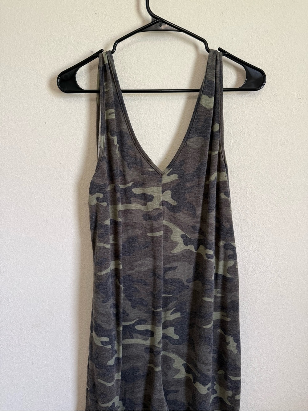 Camo Sleeveless Jumpsuit with Pockets - Picture 3 of 4